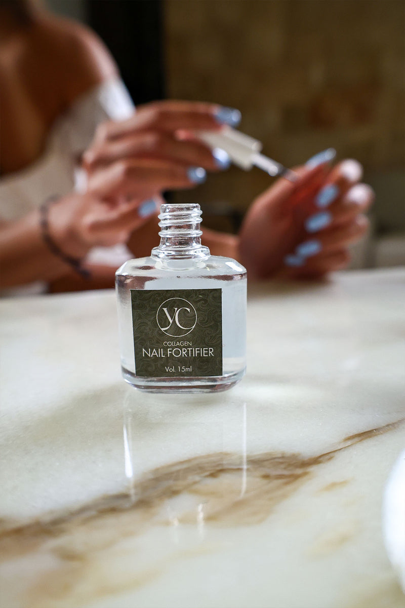 Strengthens brittle nails and restores their natural shine from the base up
